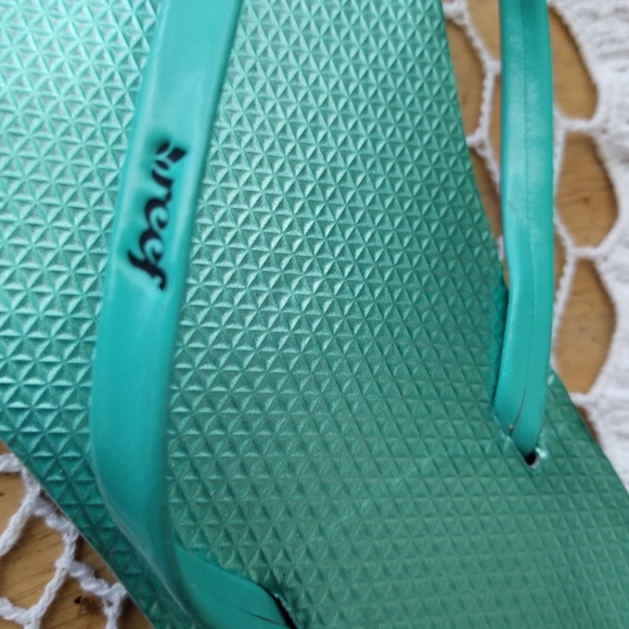 Designers Bundle of flip flops - Picture 8 of 9